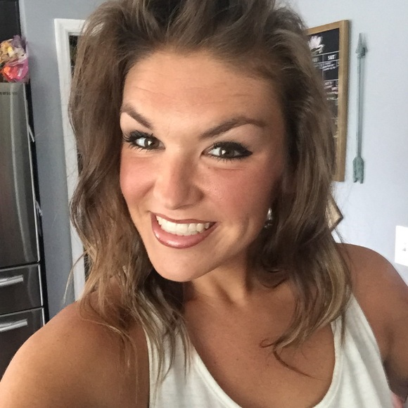 Meet Your Posher, Halley - Picture 6 of 15